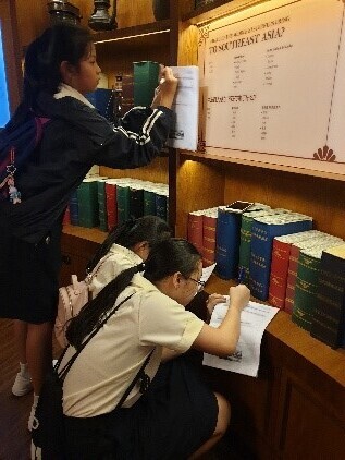 Sec 1 students at Maritime Museum.jpg